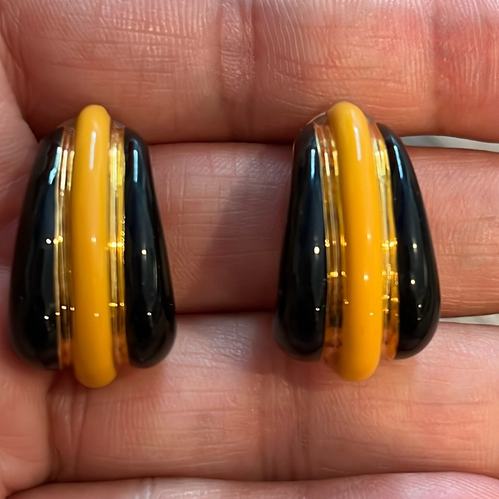 NWOT Vintage St. John black and yellow clip-on earrings.